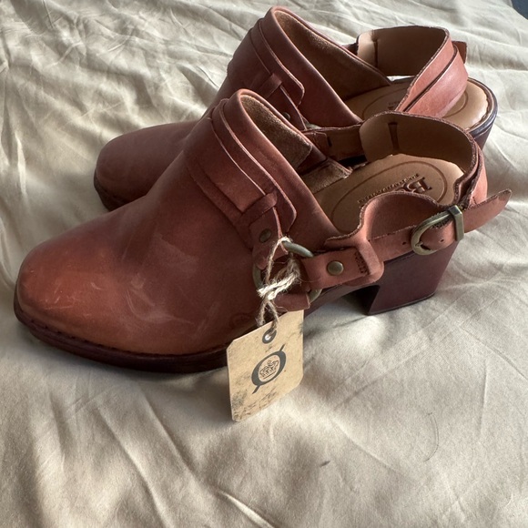 BOC Tan Leather Women's Mules - Picture 3 of 5